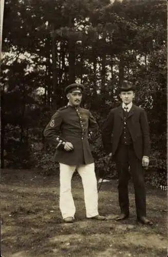 Foto Ak Świętoszów Neuhammer am Queis Schlesien, Deutscher Soldat in Uniform, Zivilist