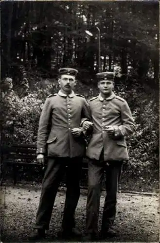 Foto Ak Leichlingen im Rheinland, Zwei Soldaten in Uniform