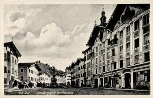 Ak Bad Tölz im Isartal Oberbayern, Straßenpartie, Rathaus, Fassade, Statue Kaspar III. Winzerer