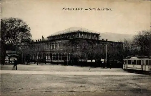 Ak Neustadt an der Haardt Neustadt an der Weinstraße, Festsaal, Straßenbahn