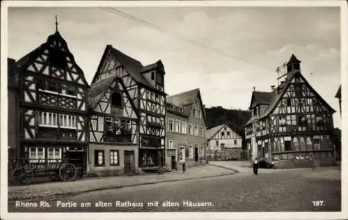 Ak Rhens am Rhein, altes Rathaus, Fachwerkhäuser, Leiterwagen