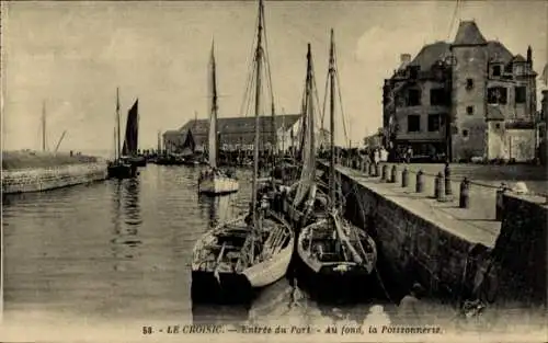 Ak Le Croisic Loire Atlantique, Entree du Port, Au fond, la Poissonnerie