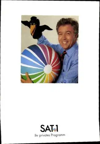 Ak Schauspieler Rainer Holbe, Portrait, Autogramm, Handpuppe Rabe, Ball, SAT1