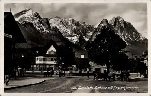 Ak Garmisch Partenkirchen in Oberbayern, Kurhaus mit Zugspitzmassiv