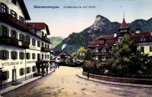 Ak Oberammergau in Oberbayern, Straßenpartie mit Kofel, Wittelsbacher Hof