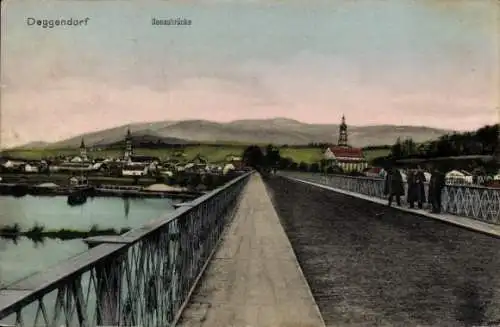 Ak Deggendorf Niederbayern, Blick von der Donaubrücke auf die Stadt