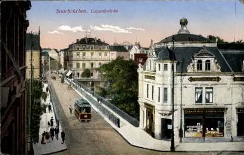 Ak Saarbrücken im Saarland, Luisenbrücke, Straßenbahn, Straßenpartie