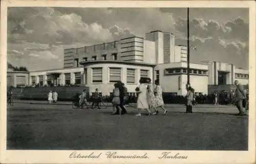 Ak Ostseebad Warnemünde Rostock, Kurhaus, Passanten