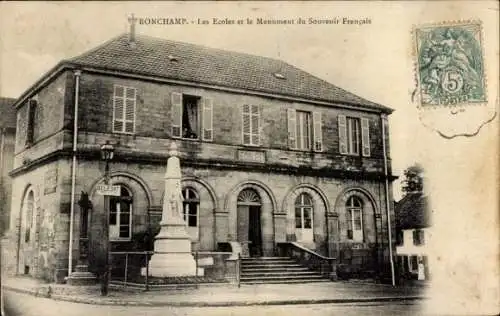 Ak Ronchamp Haute Saône, Les Ecoles, Denkmal der französischen Erinnerung