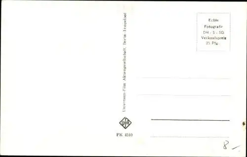 Ak Schauspielerin Christiane Maybach im Badeanzug auf Stuhl posierend, UfA, Autogramm