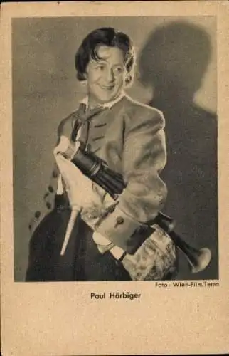 Ak Schauspieler Paul Hörbiger, Portrait, Musikinstrument