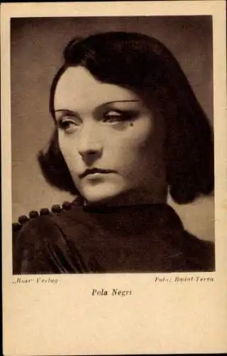 Ak Schauspielerin Pola Negri, Portrait