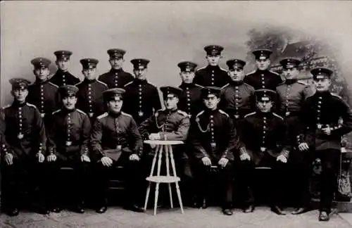 Foto Ak Celle in Niedersachsen, Deutsche Soldaten in Uniform, Gruppenbild