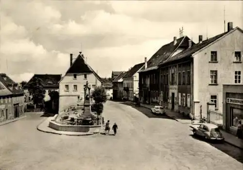 Ak Stößen im Burgenlandkreis, Partie am Markt, Gasthof zur Post, Industriewaren, Denkmal