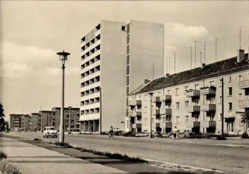 Ak Weißenfels im Burgenlandkreis, Merseburger Straße mit Hochhaus