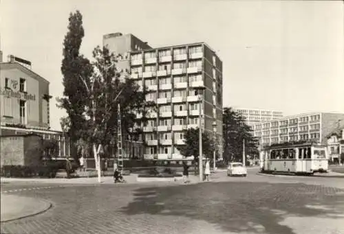 Ak Rostock in Mecklenburg Vorpommern, HO Bahnhofshotel, Straßenbahn Linie 2