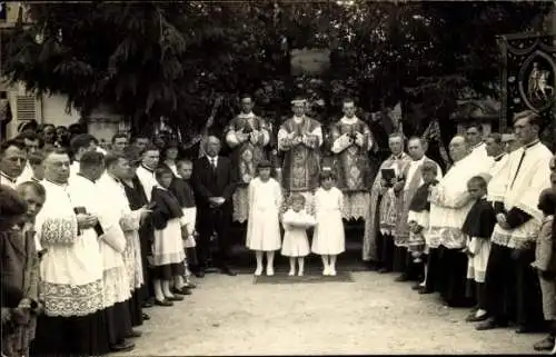 Foto Ak Geistliche, Kinder, Ministrant, Gebet, Religion