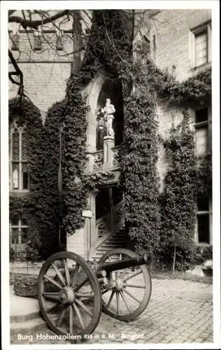 Ak Zimmern Bisingen im Zollernalbkreis, Burg Hohenzollern, Burghof, Kanone