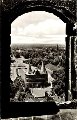 Ak Lübeck, Aussichtsturm St. Petri, Holstentor