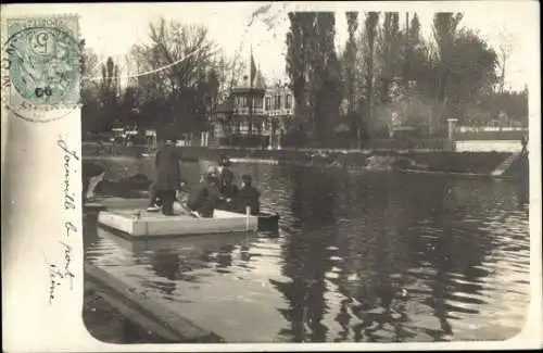 Foto Ak Joinville le Pont Val de Marne, kleine Überfahrt mit dem Floss