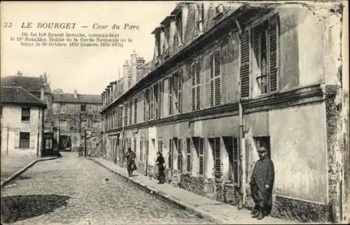 Ak Le Bourget Seine Saint Denis, Cour du Parc