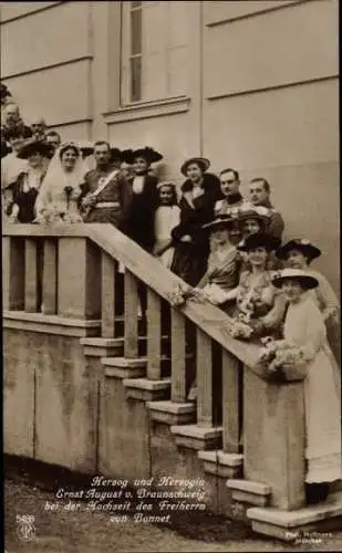 Ak Herzog Ernst August von Braunschweig mit Gemahlin, Hochzeit des Freiherrn von Bonnet, NPG 5488