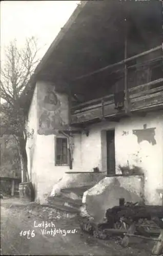 Foto Ak Latsch Laces Südtirol, Partie an einem Wohnhaus