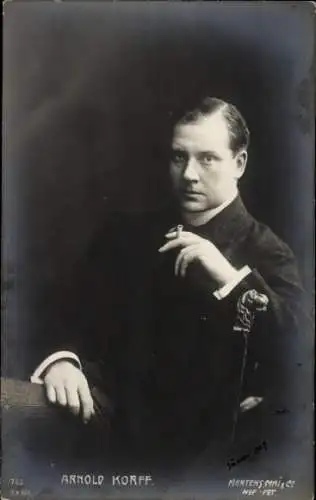 Ak Schauspieler Arnold Korff, Portrait, Zigarette