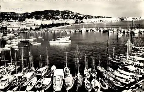 Ak Cannes Alpes Maritimes, Un coin du port, Dans le fond, Promenade de la Croisette