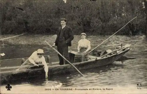 Ak Tours Indre et Loire, Touraine, Mann und zwei Frauen in einem Boot