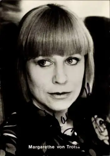 Ak Schauspielerin Margarethe von Trotta, Portrait, Autogramm