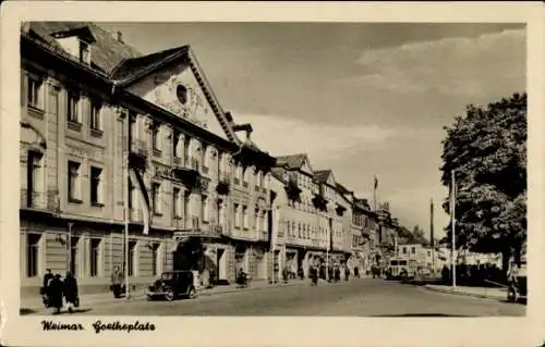 Ak Weimar in Thüringen, Partie am Goetheplatz, Hotel Russischer Hof, Bus