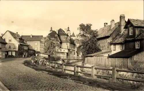 Ak Schleusingen Thür. Wald, Die Bahnhofsstraße, Bach