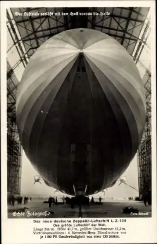 Ak Das neue deutsche Zeppelin Luftschiff LZ 129 Graf Hindenburg, Luftschiffhalle verlassend