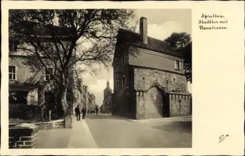 Ak Szprotawa Sprottau Schlesien, Stadttor, Neustraße