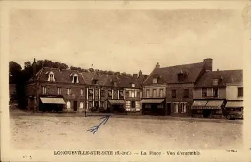 Ak Longueville-sur-Scie Seine-Maritime, La Place, vue d'ensemble