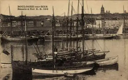 Ak Boulogne sur Mer Pas de Calais, Bassin a flot