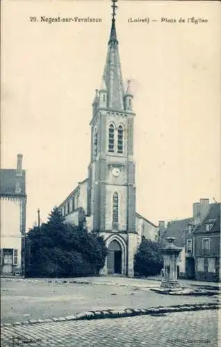 Ak Nogent sur Vernisson Loiret, Place de l'Eglise