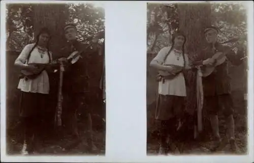 Stereo Foto Ak Musizierendes Paar, Fest, Laute, 3. Feiertag