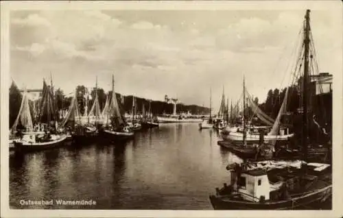 Ak Ostseebad Warnemünde Rostock, Hafen, Boote