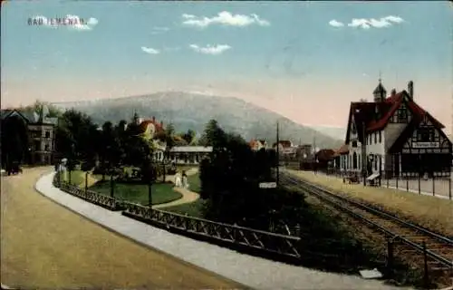 Ak Ilmenau im Ilm Kreis Thüringen, Straßenpartie am Bahnhof