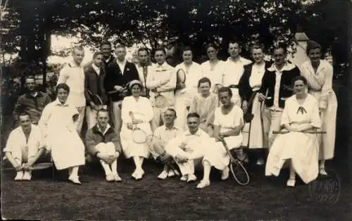 Foto Ak Gruppenaufnahme von Tennisspielern, 1922