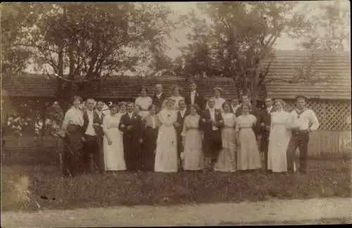 Foto Ak Friedrichshafen am Bodensee, Karlstraße 20, Hochzeitsgesellschaft, Seemann