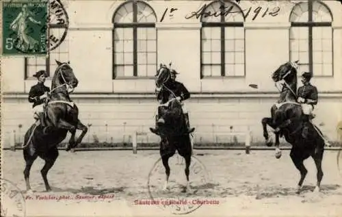 Ak Saumur Maine et Loire, Sauteurs en liberte, Courbette