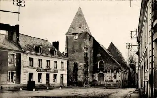 Ak St-Vincent du Lorouer Sarthe, La Place, Kirche