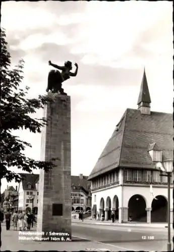 Ak Freudenstadt im Schwarzwald, Teilansicht, Säule, Statue