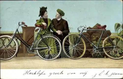 Ak Radfahrerpaar bei der Rast, Mann, Frau, Fahrräder
