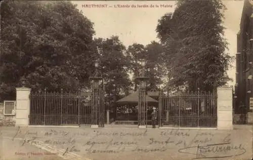 Ak Hautmont Nord, L'Entree du Jardin de la Mairie