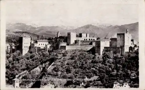 AK Granada Andalusien Spanien, Gesamtansicht der Alhambra und der Sierra Nevada