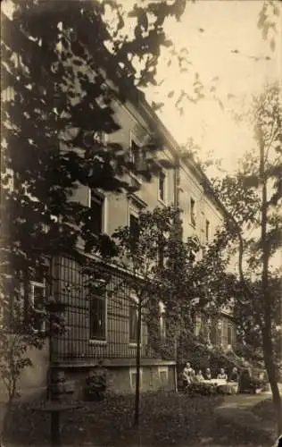 Foto Ak Dresden Langebrück, Partie an einem Haus